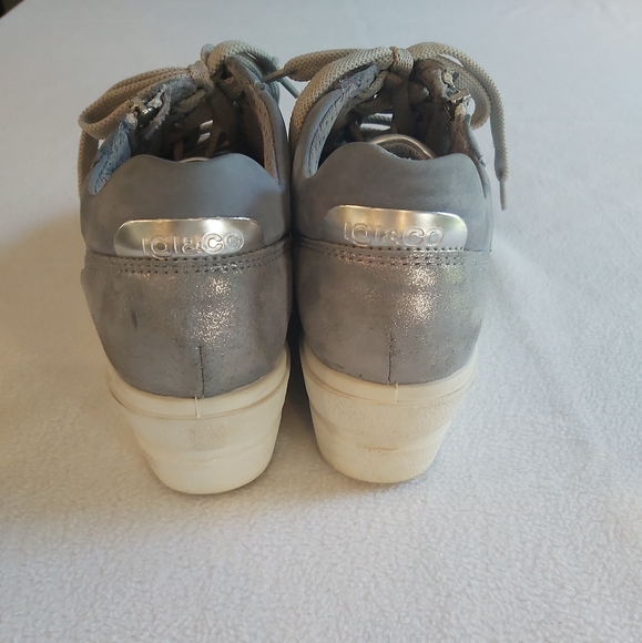 Shoes - Picture 4 of 5